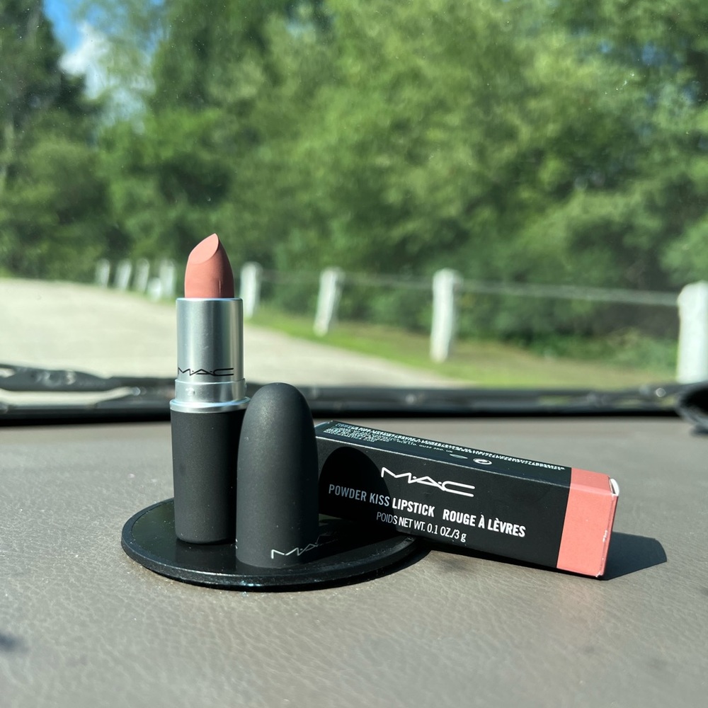 MAC POWDER KISS LIPSTICK: TEDDY 2.0 - Picture 3 of 8